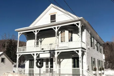 Spacious 2BR w/ large loft, Deck, great location