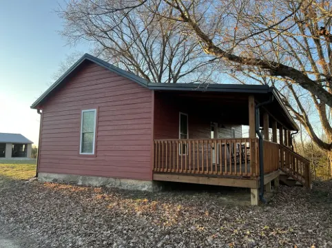 Peaceful Cozy Cabin 10 minutes from Historic downtown Madison