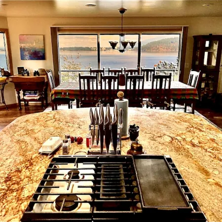 +Luxury Lakefront for 12+ Private Beach & Dock, GameRoom, Indoor Koi Pond!