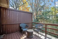 Charming Private Oasis - Close to Airport, Mall, and Downtown.