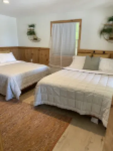 Bright waterfront home, 20 minutes to Acadia. Hot tub