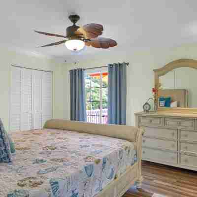 Flakey's B&B in the heart of Islamorada Rooms