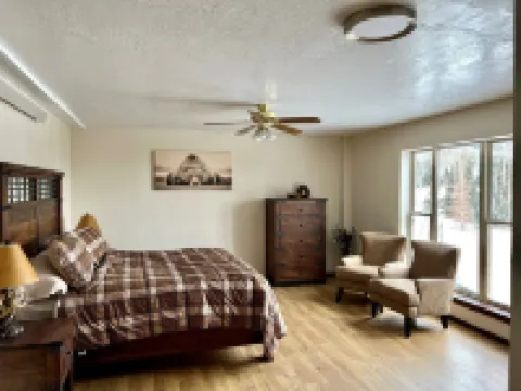 Largest Cabin Available for Rent in Cucahra! 26+ 韋爾法諾縣酒店