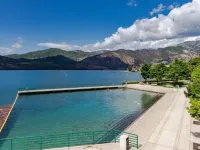 Charming, modern log cabin, steps to the lake. Bright & spacious. Ideal escape! Hotels in Manson