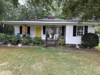 Cozy private efficiency located near downtown Raleigh, PNC Arena, NCSU, RTP, RDU