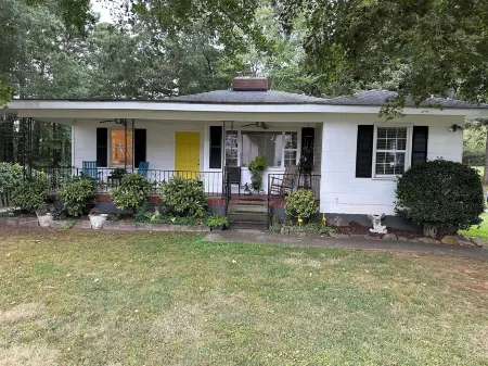 Cozy private efficiency located near downtown Raleigh, PNC Arena, NCSU, RTP, RDU Отели в г. Уэйк