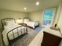 NEW Modern Catskills Cabin w/ HOT TUB & views