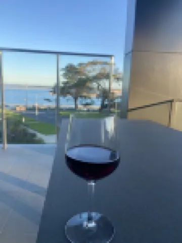 Beachside Getaway - short stroll to beach and shops. Pet friendly with approval