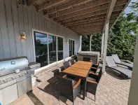 Candlewood Lake - Family Getaway with direct lake access. 3775 sqft home.