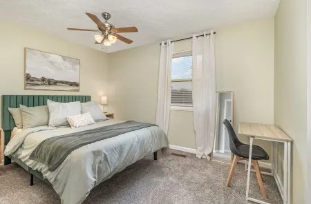 3 Miles from the ARK! 3 bedroom Home in Williamstown with Game Room!