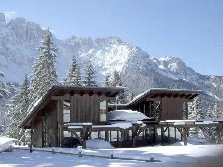 Architect's house Karersee, view of rose garden, Latemar and western Alps Отели в г. Welschnofen