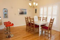 Happy Island Cottage: Heated Pool, 5-Min Walk to Beach, Pet Friendly - Badekar