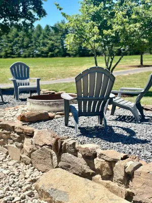 Log Cabin Retreat/Pet Friendly: Lake, Golf & Wine
