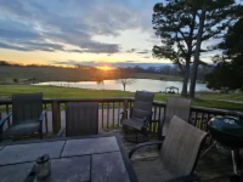 Wine Country Farmhouse On the Wine 🍷 Trail!  Private Lake kayaks Fire Pit 🔥