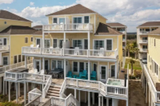 Beachfront • Pvt Hot Tub & Heated Pool + Elevator