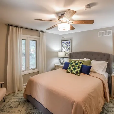 City estate offering privacy & seclusion near many attractions