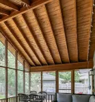 Gorgeous l 3 Season Porch l Dry Bar l Fireplace