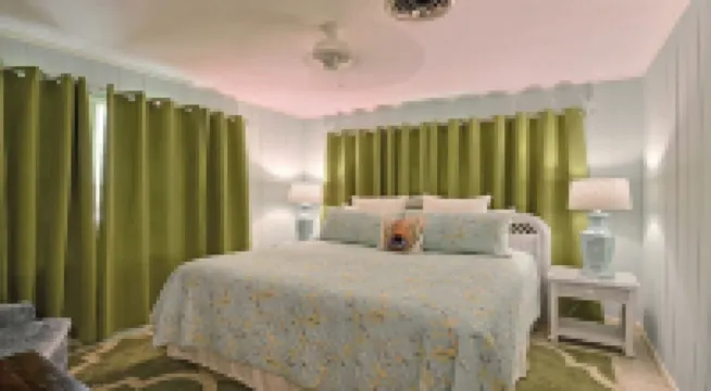 SOUTH BEACH & PARK at your Doorstep • DOLPHIN COTTAGE • Comfy Fun Vero Beach