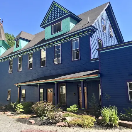 Upscale King Suite with Purple Mattress and reserved off-street parking