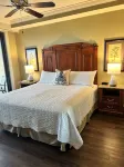 3 king beds / 3 bath Emerald Grande Condo Harbor & Gulf-View / Crab Island - 4-Star