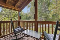 Romantic Hot Tub Cabin-King Bed • Private Porch • 10 Min Dollywood