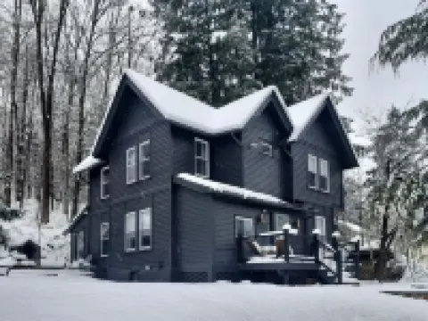 Charming Victorian Ski Cottage Minutes to Belleayre Mountain