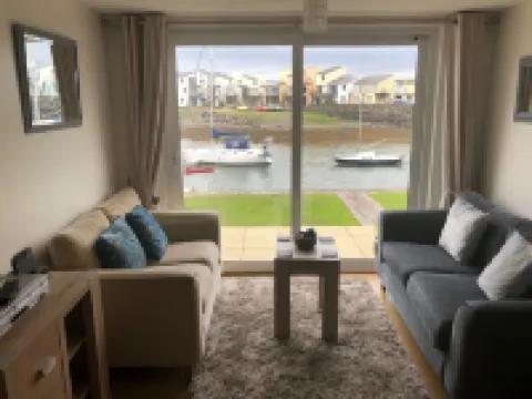 Harbour-Side Apartment In Porthmadog With Stunning Views