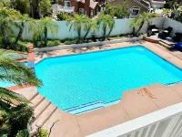 Spacious Poolside Oasis - Right Next to Beach and Legoland