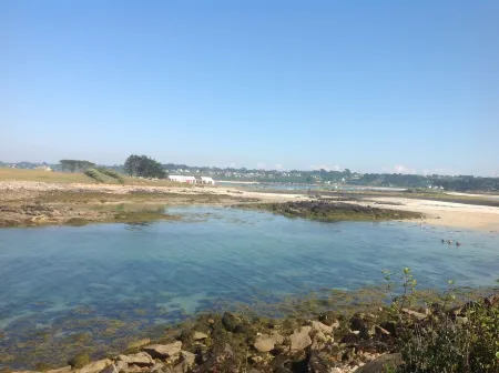 THE FISHERMAN'S SHELTER 200M FROM THE APARTMENT AND THE GR 34 WELCOMES YOU ALL YEAR Отели в г. Плугерно