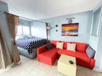 FANTASTIC OCEAN VIEWS FROM A BEAUTIFUL OCEAN FRONT CONDO!