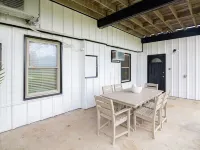 Spacious Vacation Home: Sleeps 16, 1/2 mi to Beach & Boat Ramp - Family Friendly Hotels in Port O'Connor
