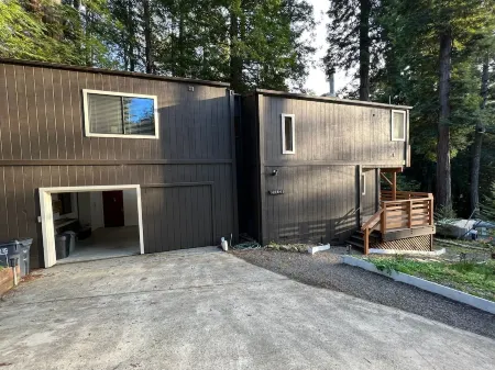 Surrounded by Redwoods with Ocean View & beach access