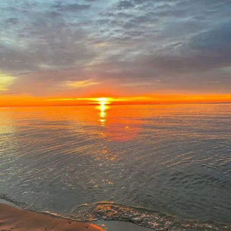 PRIVATE BEACH: ROYAL OCEANVIEW CASTLE @ CLINTON W/ 4 QUEENS 2 FULL