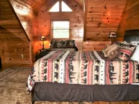 Awesome View 2500 Sqft Decks 8 Person Spa Mins to Blue Ridge Pkway & New River Hotels in Pine Swamp