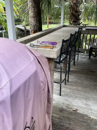 Charming Waterfront Canal Home in beautiful Old Homosassa! 5 Kayaks, Dock, Bikes