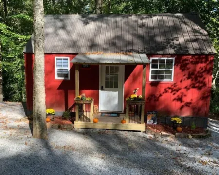 Critter Cottage at Coops Creek Cabins Hotels in Dunlap