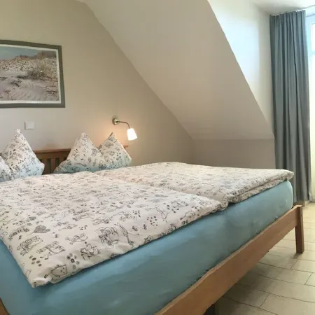 Exclusive apartment with 2 balconies and sea views - only 200m from the beach!