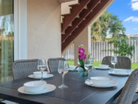 Beachy Places, Hot tub, Pool, Beach Hotels in Melbourne Beach