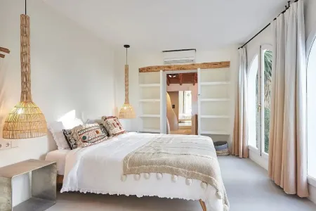 LOOK NO FURTHER! Gorgeous old finca with sea view! Отели в г. Сан-Хуан-Баутиста