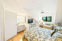 Gorgeous, Peaceful Island Retreat-3 Bedroom-2 Bath