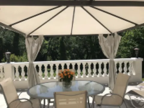 30 sq.m studio at garden level. Quiet villa in a green setting with terrace