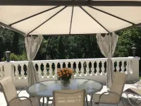 30 sq.m studio at garden level. Quiet villa in a green setting with terrace Hotels in Vence