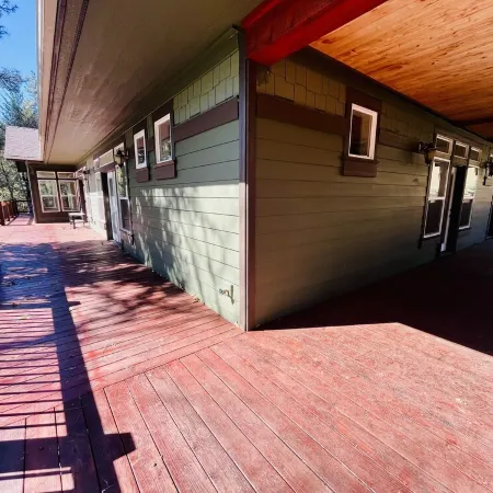 Stay in luxury, minutes from the Lake, perfect for entertaining.