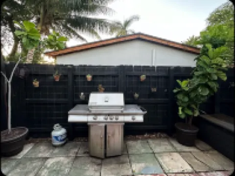 Unique Clean Private Pet Friendly House Close to Beaches and Wilton Manors Hotels in Oakland Park
