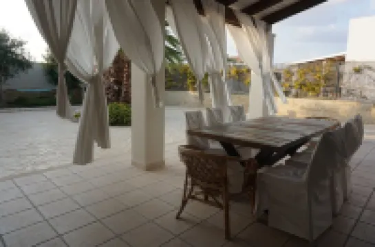 Romantic villa with pool, 5 minutes from the beach