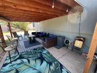 A W🌊VE From It All! Secure boat storage, huge yard, lots of outdoor games!