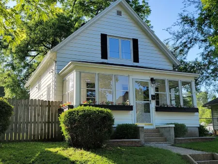 Beautiful Craftsman Style Home w/ Fenced Yard (Pet Friendly Отели в г. Юг Белойт