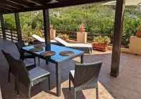 Ferienhaus in Ruhiger Lage mit Riesiger Terrasse mit 2 Schlaf- und 2 Badezimmern