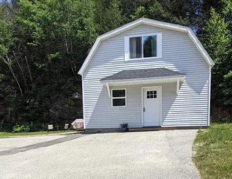 The Outlet House, Comfortable Cottage