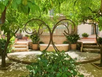 OS-Garden Maison de central charm with large private garden and parking